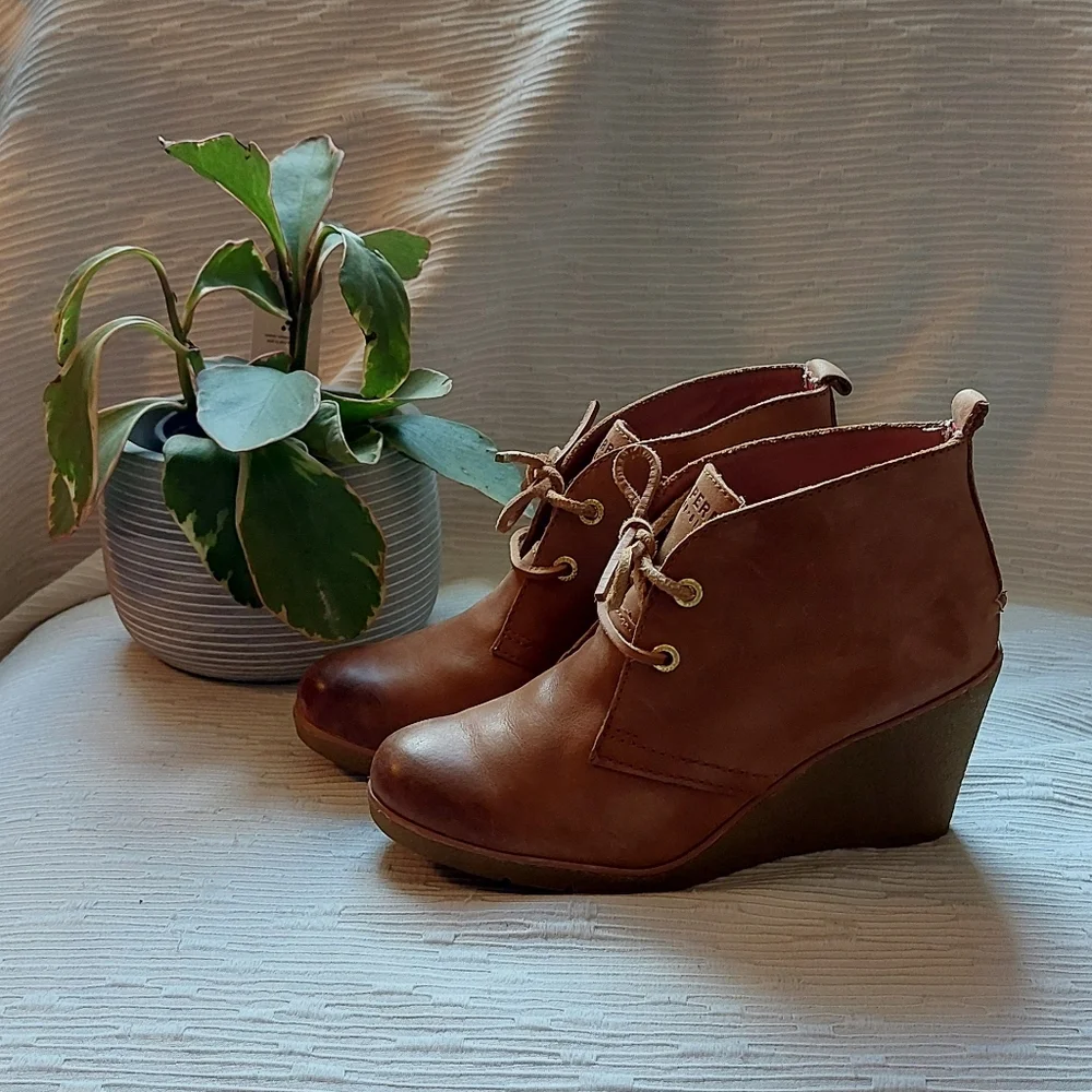 Sperry Brown Wedge Ankle Boots Size 6.5